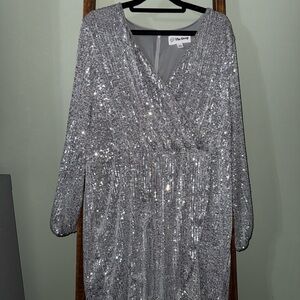 Silver Sequin V-Neck Long Sleeve Dress